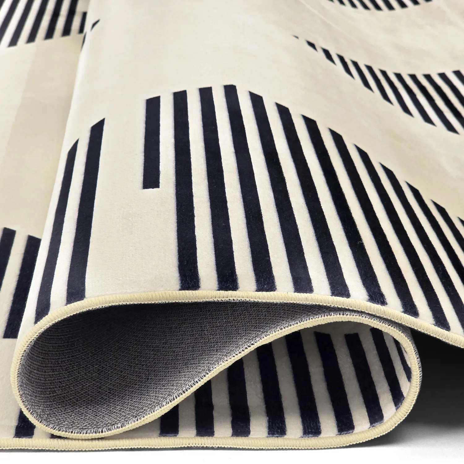 Koberec Wilton - Pucon (čierny/krémový)